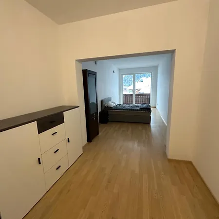 Apartment Geraeumiges Modernes 1-6 Personen