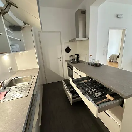 Apartment Geraeumiges Modernes 1-6 Personen