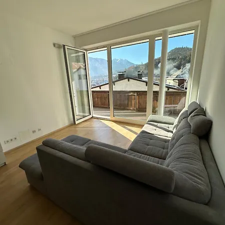 Apartment Geraeumiges Modernes 1-6 Personen