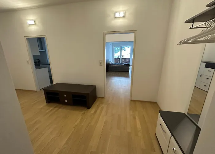 Geraeumiges Modernes 1-6 Personen Imst